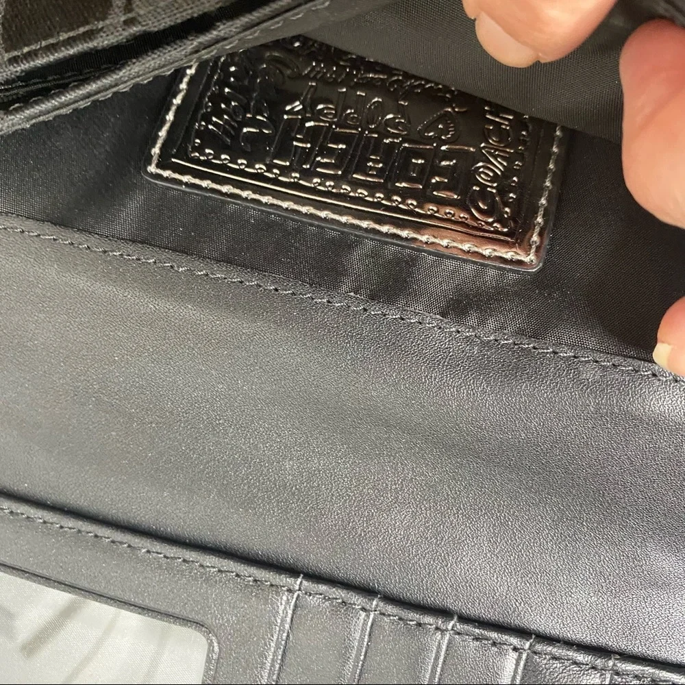 Coach Poppy wristlet with great silver detail! - Picture 6 of 7